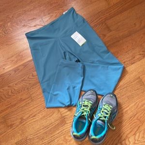 🆕 Turquoise Crop Leggings Size L